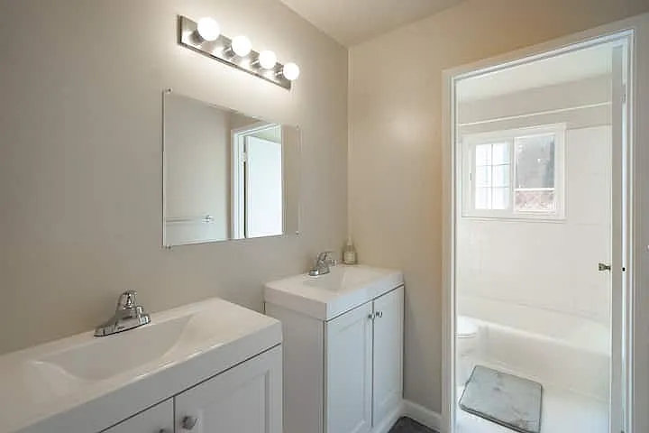 Pacific Garden Apartments — Photo 4