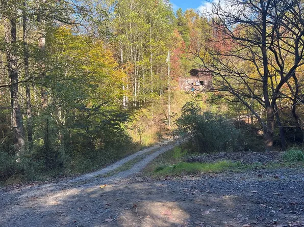 549 Meadow Br, Clintwood, VA 24228