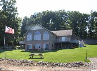 11368 E Point Dr, Delton, MI 49046