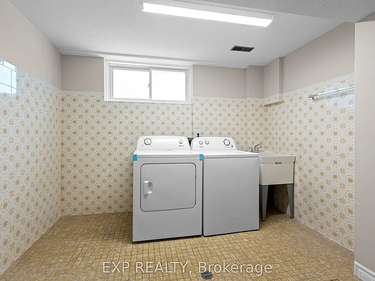 869 Maryland Ave — Photo 34