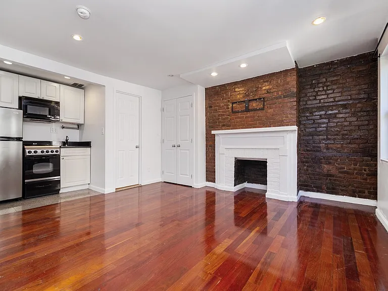 106 Greenwich Ave #3B — Photo 4