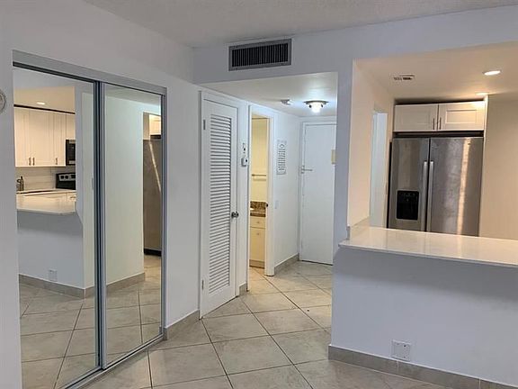 4th image of 16740 NE 9th Ave APT 306