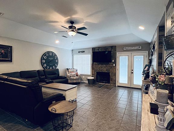 4th image of 2510 Waterford Way