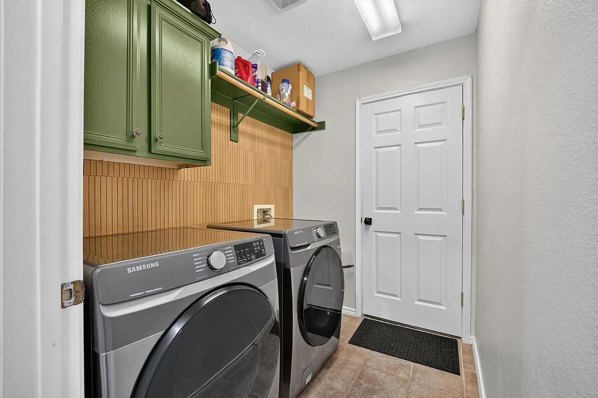 4 bed, 2.0 bath, 2185 sqft, $3,750 — Photo 4