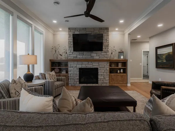 431 Brody Court, Harrisburg, SD 57032