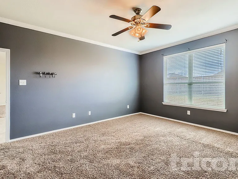 1307 Hidden Valley Dr — Photo 2