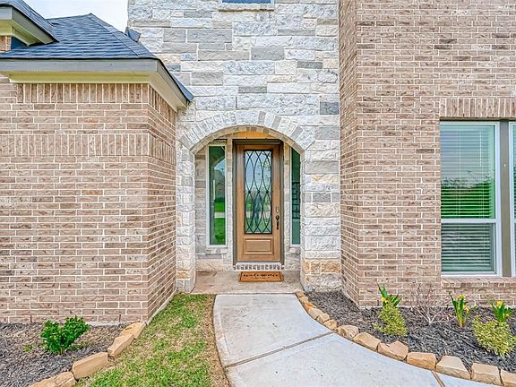 4th image of 216 N Waterstone Dr