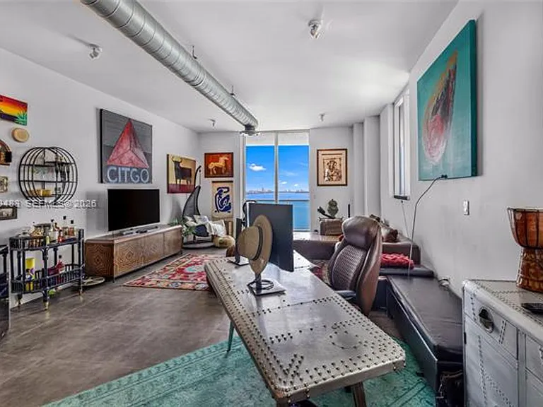 700 NE 25th St #1104 — Photo 5