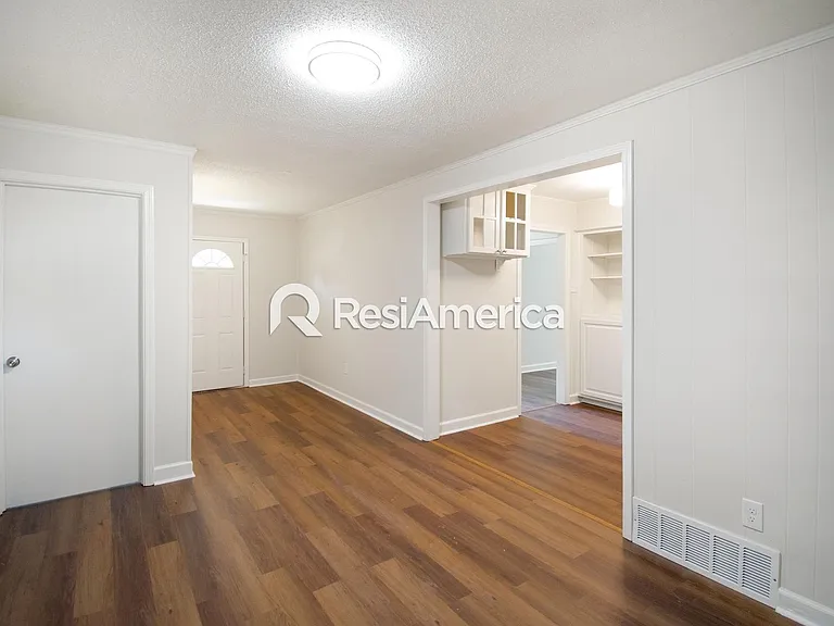 940 Dillworth St — Photo 7