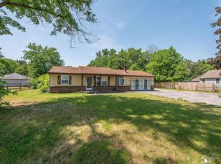 8245 Summerfield Rd, Lambertville, MI 48144