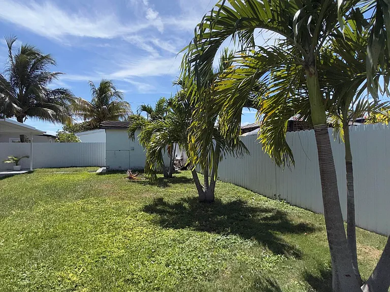 9235 SW 41st St — Photo 51