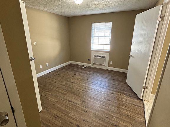 4th image of 204 N Warren St #11