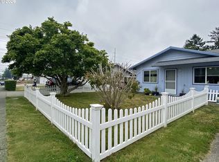 713 Pioneer Rd, Brookings, OR 97415