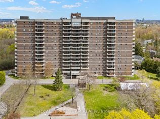 1705 Playfair Dr #402, Ottawa, ON K1H 8P6
