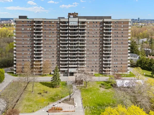 1705 Playfair Dr #402, Ottawa, ON K1H 8P6