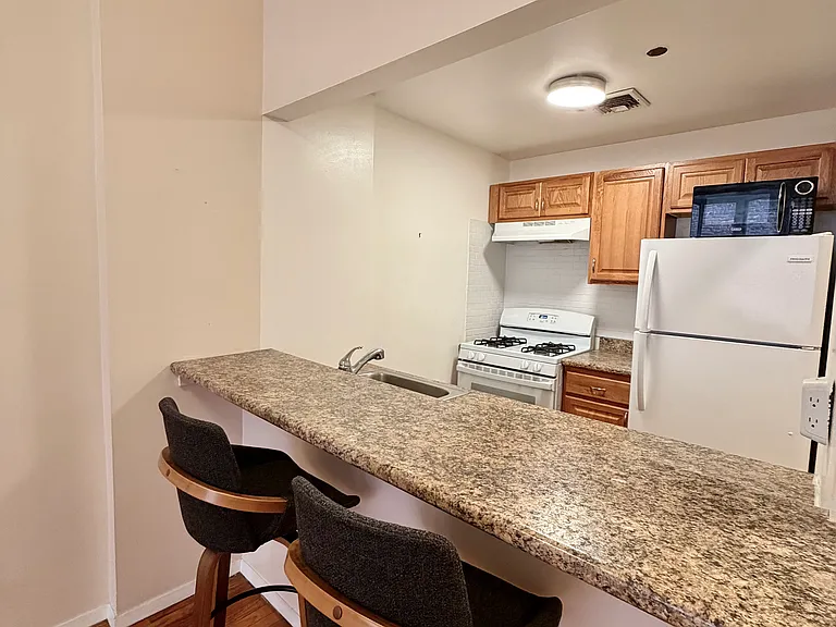 6120 Woodside Ave #2C — Photo 2