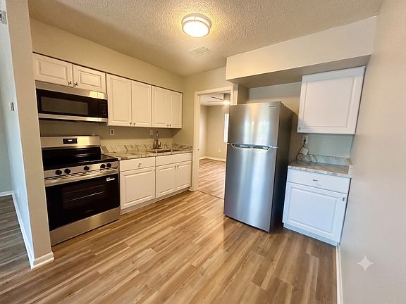3rd image of 5305 N Boulevard St #205