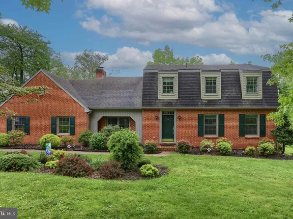 33 Banbury Rd, Hummelstown, PA 17036