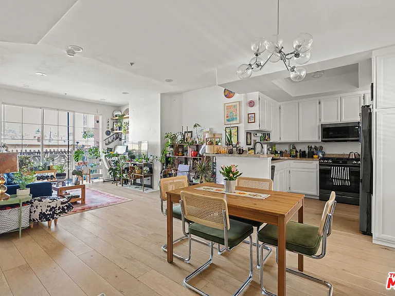 1522 S Saltair Ave #106 — Photo 8