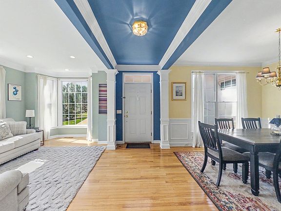 4th image of 106 Heritage Ave
