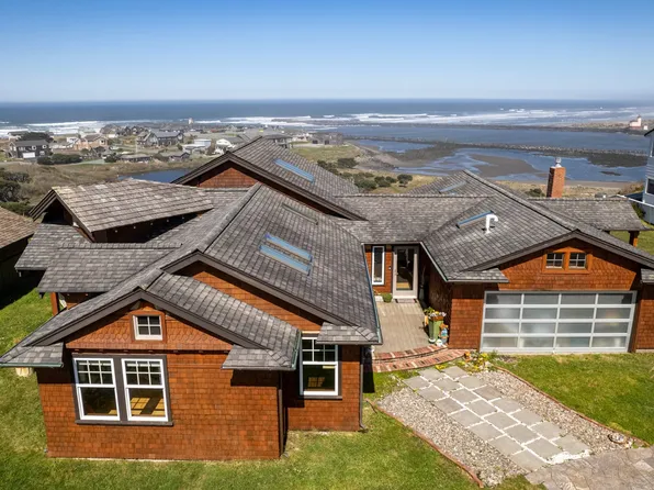 880 Ocean Dr SW, Bandon, OR 97411