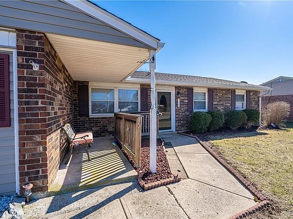 3rd image of 111 Kings Chapel Dr