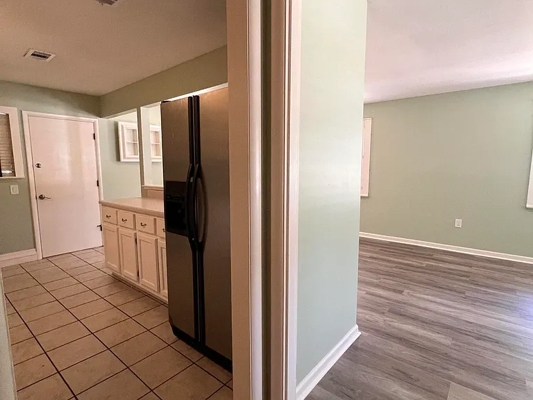 802 Augustine Dr — Photo 9