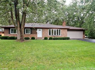 226 Bonner Ln, Lindenhurst, IL 60046