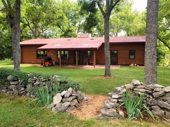 12008 Johnson Ln, Mound City, KS 66056