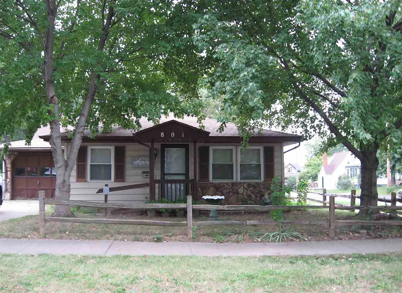 801 Summer St photo 1