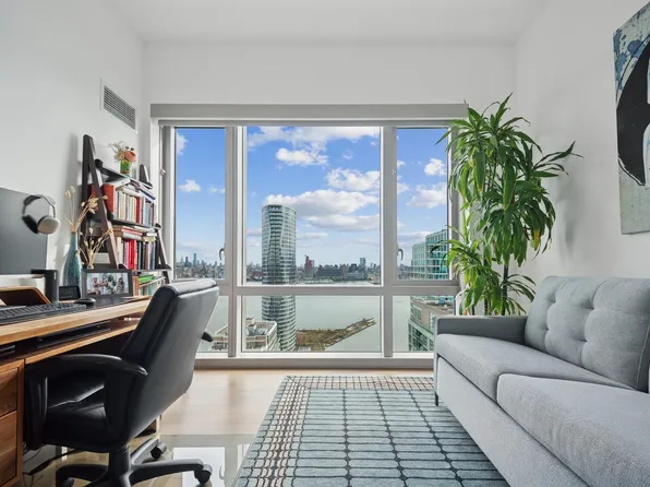 75 Park Lane South image 17 of 45