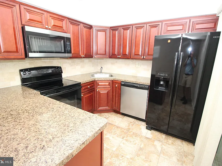 1828 Grand Blvd #28 — Photo 6
