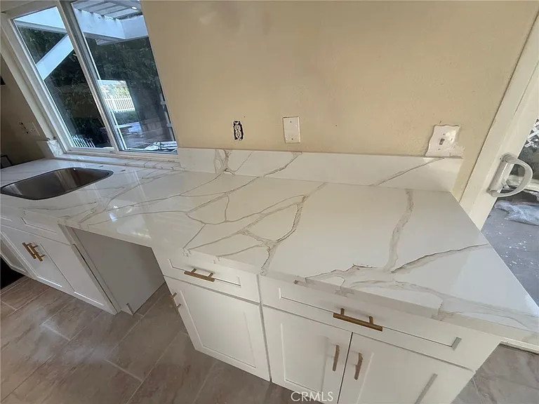 22052 Salcedo — Photo 3