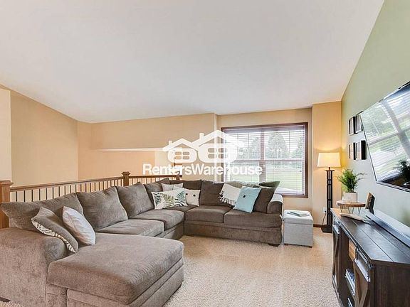 5th image of 12005 Urbank Cir NE