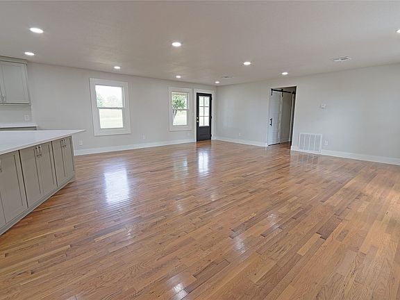 4th image of 8441 Old Taft Rd