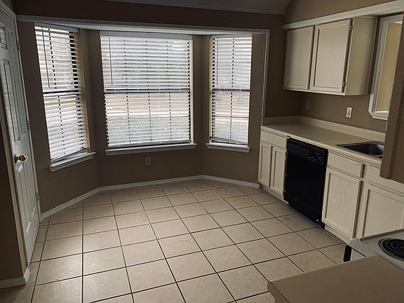 3rd image of 637 Mountain Side Dr