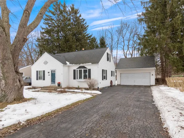 544 Glenview Ct, Webster, NY 14580