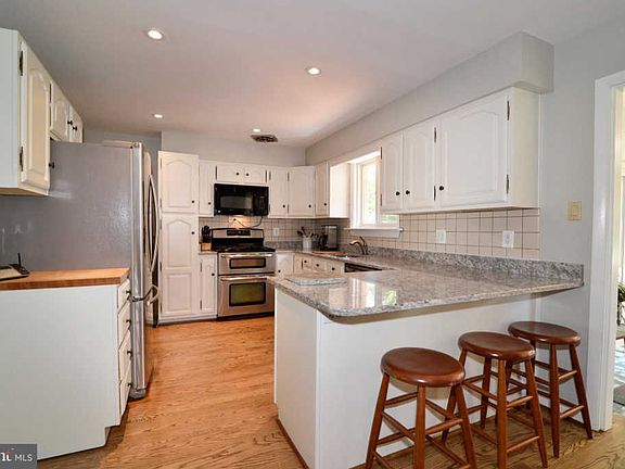 5th image of 10707 Ames St