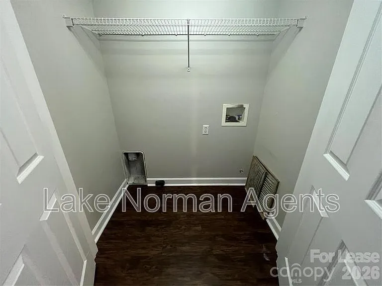 909 Rucker Cliff Dr — Photo 8