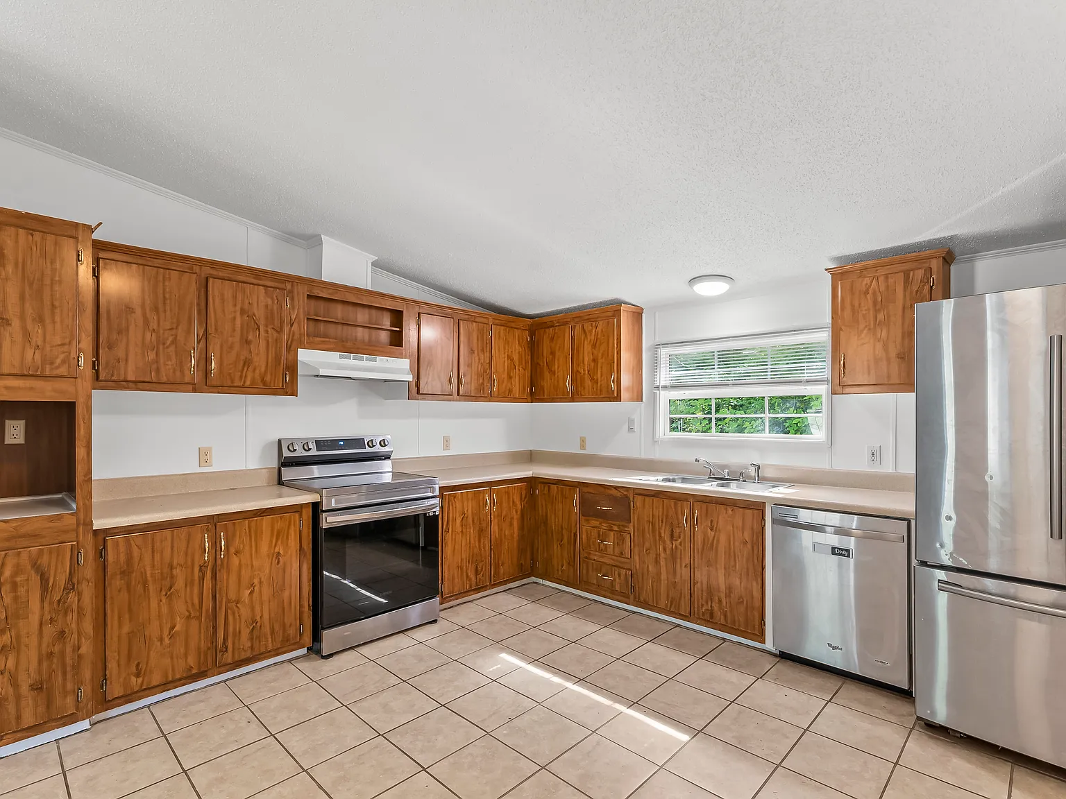 3 bed, 1500 sqft, $1,600 — Photo 4