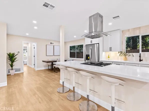 24022 Vanowen St, West Hills, CA 91307
