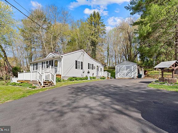 2nd image of 33 Brewster Bridge Rd