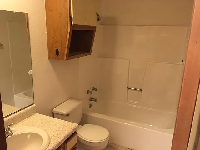 935 SW Hampton Ct #7 — Photo 7