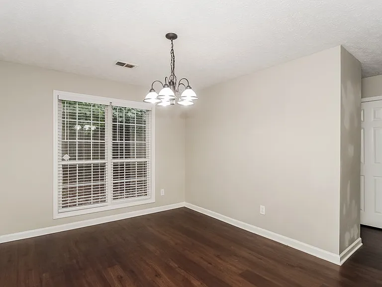 2320 Kissing Tree Ln SE — Photo 6