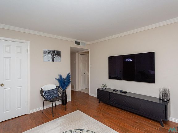 5th image of 608 La Fonda Dr
