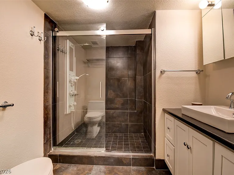 3111 Bel Air Dr #8E — Photo 33