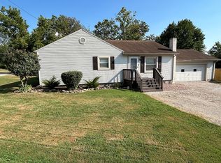 202 Nobles Ct, Loogootee, IN 47553