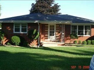 7415 Roseland Dr, Urbandale, IA 50322