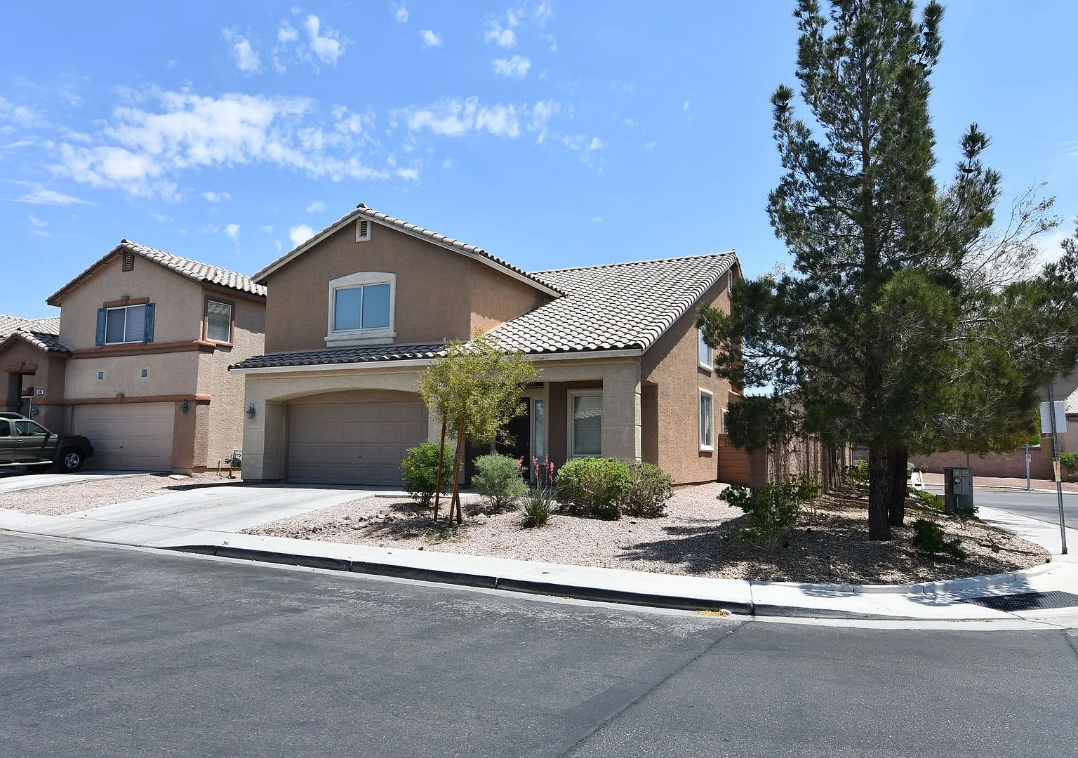 4-Bedroom Corner-Lot Home with Vaulted Ceilings and a Huge Backyard — Photo 3