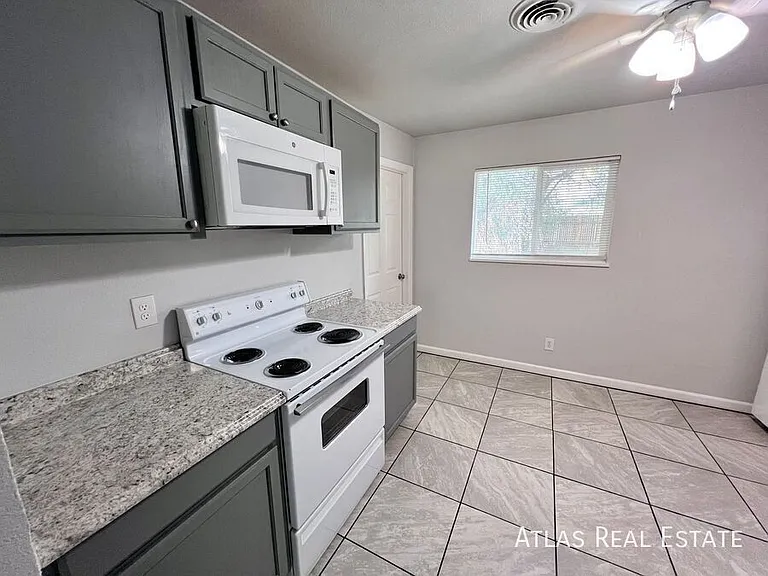 1016 Magnolia St #A — Photo 3